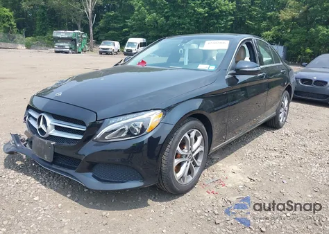 2018 Mercedes-Benz C 300 4Matic z USA, uszkodzony, nr VIN WDDWF4KBXJR404313